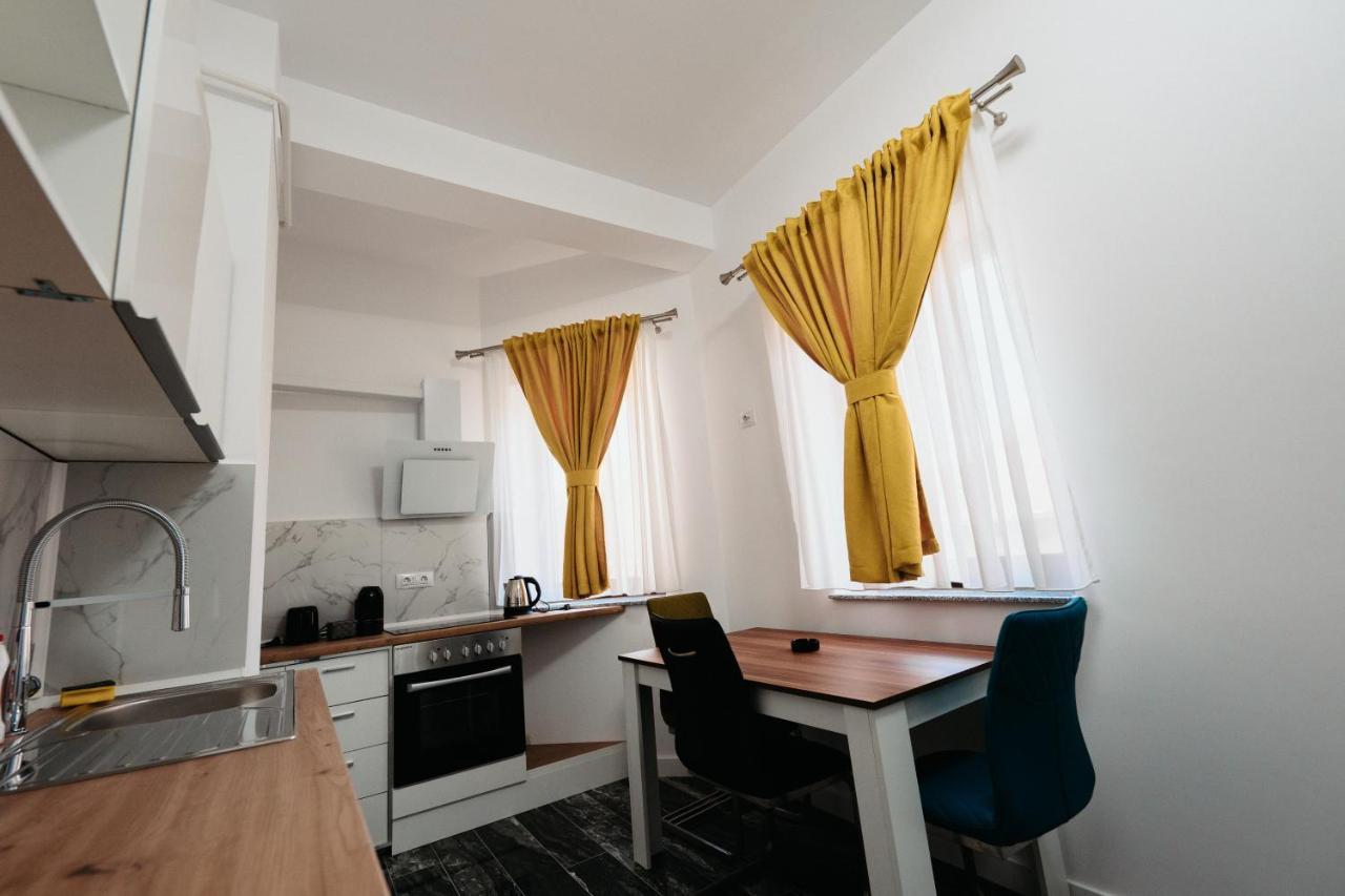 Luxury Cozy Apartments - City Center Suceava Eksteriør bilde