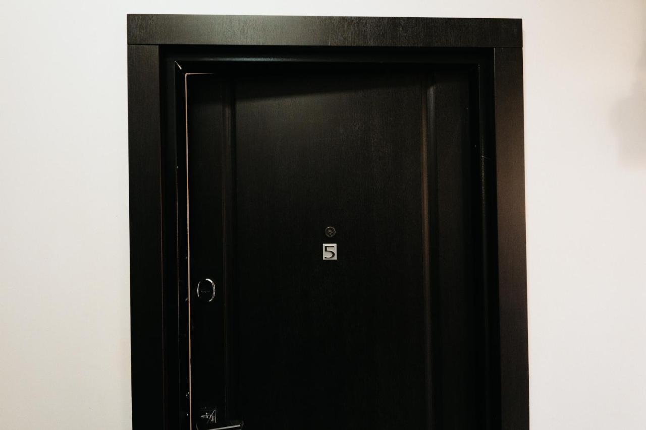 Luxury Cozy Apartments - City Center Suceava Eksteriør bilde